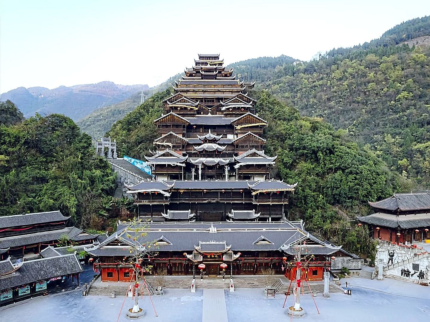 ○Excursión de un día a la Ciudad de Chiyou Jiuli en Chongqing + crucero por la Galería Wujiang - Viaje organizado para 2-8 personas - Incluye entrada - Servicio de transporte completo