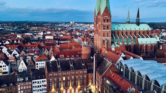 Round-trip private charter from Hamburg to Lubeck - Hanseatic cultural theme, a top pick for architecture enthusiasts