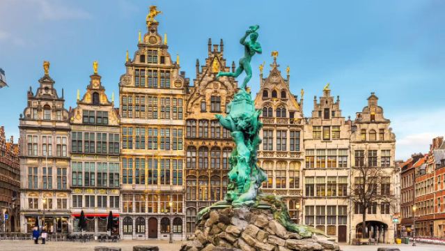 Lawatan sehari sewaan peribadi Brussels | Mendalam di dua bandar lama Antwerp + Bruges