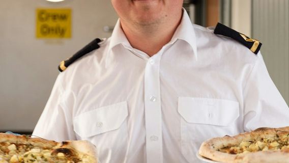 Stockholm: Pizza Cruise