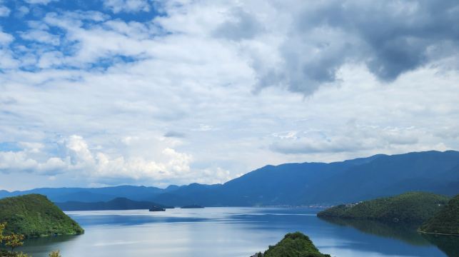 麗江瀘沽湖包車一日遊【一單一團-私享定制-360度環湖】