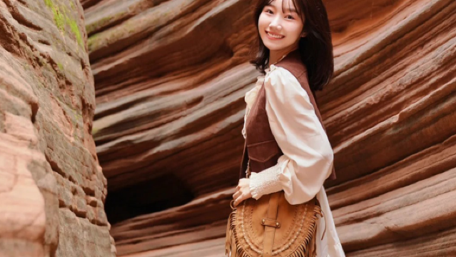 Chigu Canyon 1-day Tour from Zhongwei [Off-road Sand Dashing + Afternoon Tea + No.66 Road Check-in]