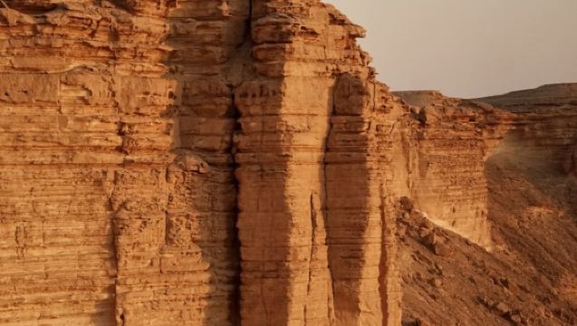 Riyadh, Arab Saudi: Penterjemah profesional Cina-Inggeris-Arab | Pemandu pelancong | Teman perniagaan | Penterjemah pameran | Perancangan perjalanan tersuai