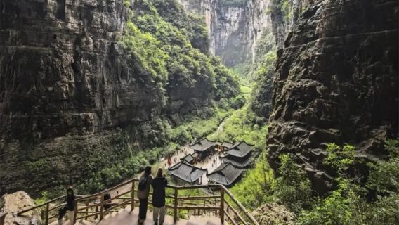 [Tour personalizzato per ospiti stranieri a Chongqing Wulong] Chongqing + Ponte Naturale dei Tre Ponti di Wulong + Parco Nazionale della Montagna delle Fate