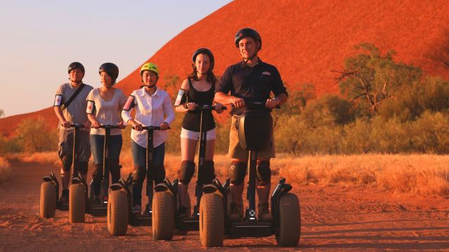 澳洲-烏魯魯艾爾斯巖平衡車賞日出日落Segway【配中文耳機/英文導遊+含英文培訓＋可選飯店接駁】