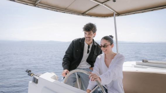 Heraklion: Catamaran Cruise to Dia Island with Lunch & Drinks