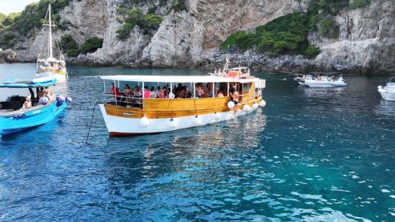 Elaphite Islands Cruise with Local Gastronomy at Captain's H