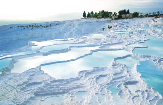 伊茲密爾-棉花堡穿越時空之旅：漫遊純白仙境與古羅馬文明