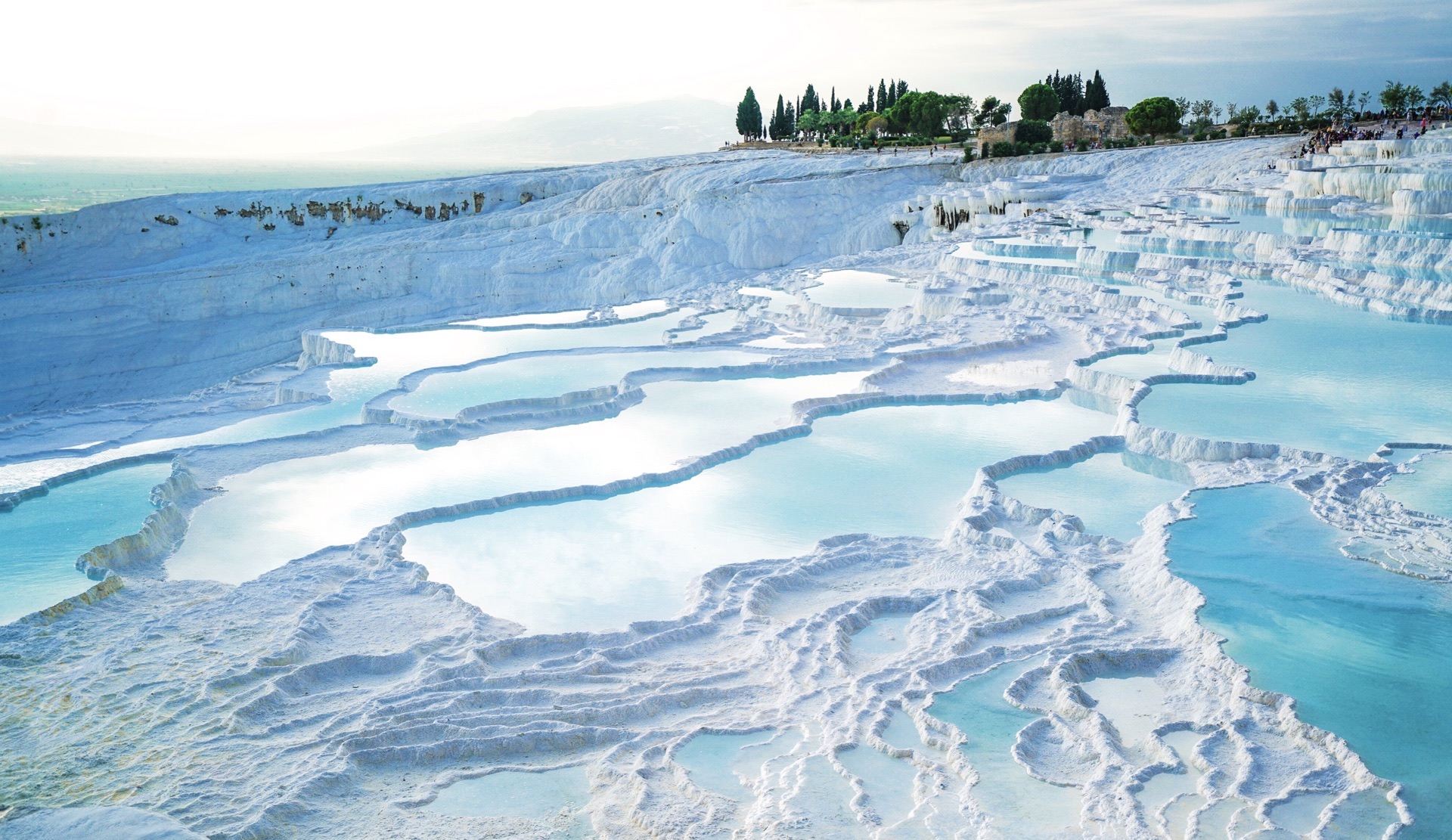Izmir-Pamukkale Time-Travel Journey: Roaming the Pure White Wonderland and Ancient Roman Civilization