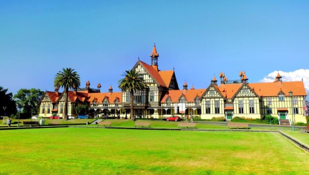 New Zealand Auckland: Customizable In-Depth Itinerary for Lake Rotorua, Government Gardens & Agrodome