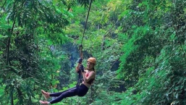 ヴァンヴィエンワンデーツアー【昼食付き+ジップライン+ナムソン川カヤック及びカヌー+水中洞窟+タンジャン洞窟】