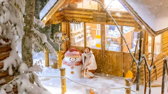 Hokkaido, Japón, excursión de un día al zoológico de Asahiyama en invierno, la colina Four Seasons y la terraza de los elfos del bosque