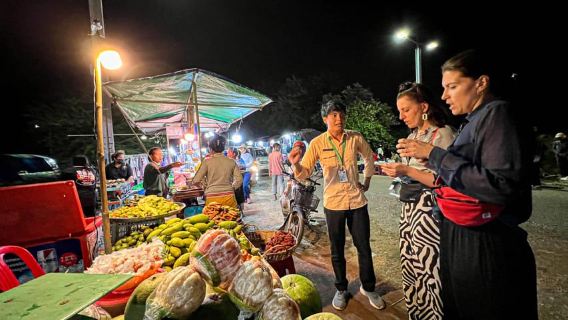 Street Food Tour and Phare Circus with Tuk-Tuk Transfers