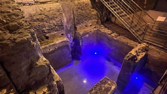 Rom: Unterirdische Tour im Trevi-Brunnen-Viertel und Eis