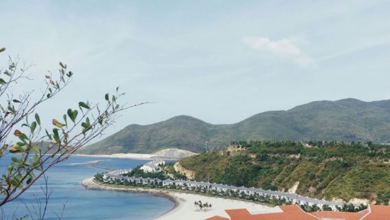 Prenota dopo la consultazione/Parco divertimenti dell'isola delle perle di Nha Trang, Vietnam, scogliere di Hon Chong, torre Po Nagar Cham/Trasporto aeroportuale/Trasporto punto a punto/Servizio di autista turistico/Servizio auto privata