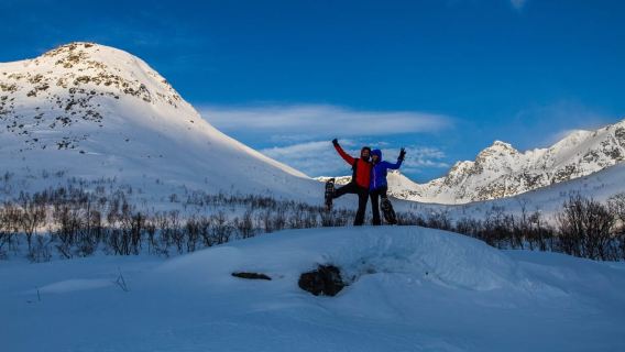 Tromsø: Snowshoeing in a small group with free photos