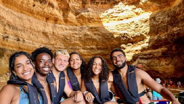 Portimão: Cuevas de Benagil y Playa de Marinha en lancha rápida - Grupo pequeño