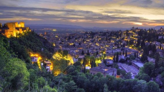 Miradores Nocturnos a La Alhambra Iluminada por El Albaicín
