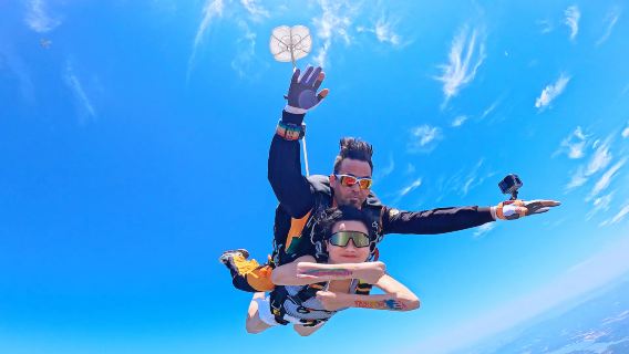 安吉旅拍【【浙江安吉天子湖跳傘，3000米高空跳傘+攝影服務】】