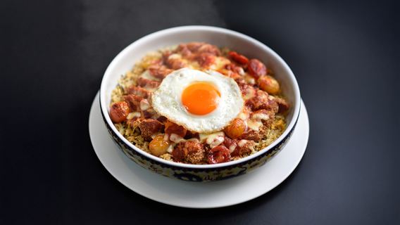 LUBUDS | Meisterkoch Shao | Trip.com x Red Cotton | Vier-Personen-Menü | Göttliches Schweinekotelett-Reisgericht