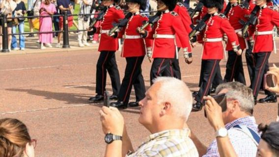 London: Tur Jalan Kaki + Pergantian Penjaga di Istana Buckingham