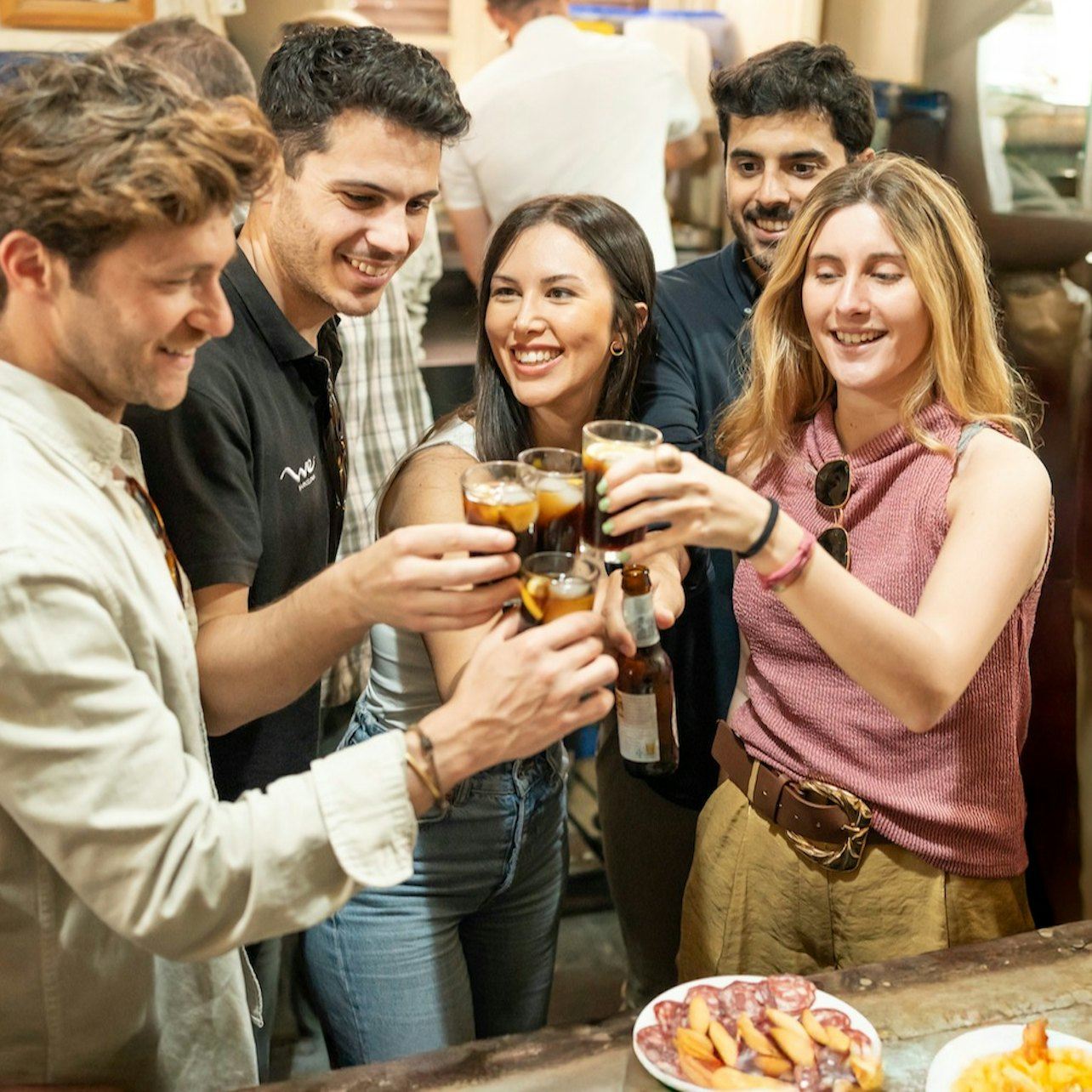 Sevilla: Visita guiada de tapas y cata de vinos