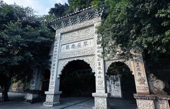 四川內江翔龍山石刻+東林寺摩崖造像+大千園一日遊可中英文服務