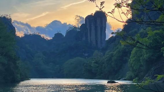 Wuyishan National Park + Jiuquxi Bamboo Rafting + "Impression Dahongpao" Show Day Tour