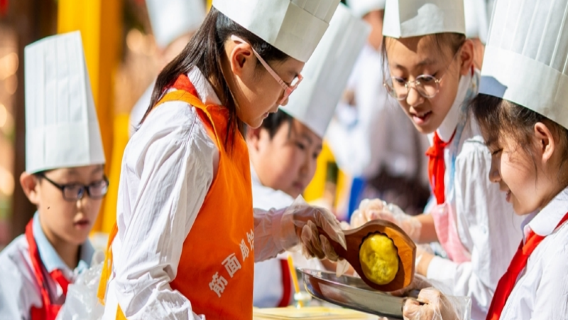 Excursión de un día a la Base de Investigación y Cría de Pandas Gigantes de Chengdu + Museo de la Cocina de Sichuan [Tour privado + incluye entrada]