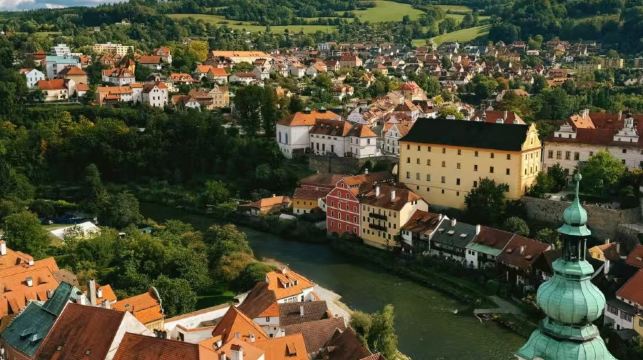 捷克CK小鎮【克姆魯洛夫城堡+聖維特教堂】中文包車一日遊