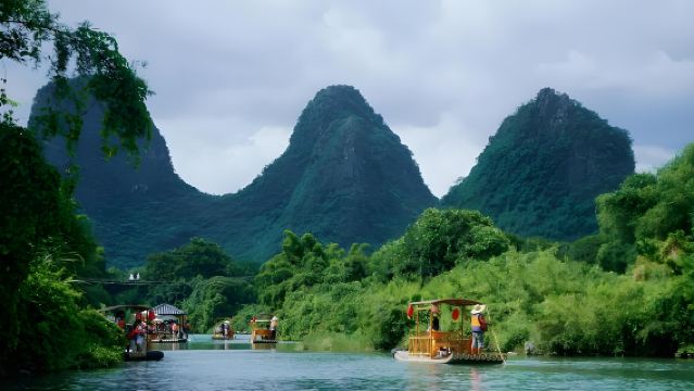 Tour Giornaliero a Yangshuo: Città di Xingping (Famoso Panorama da 20 RMB), Galleria Shili & Avventura in Zattera