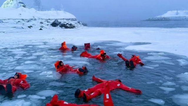 Crayfish Human Body Fantasy Drift + Ice Fishing + ATV Jungle Crossing 1-Day Tour