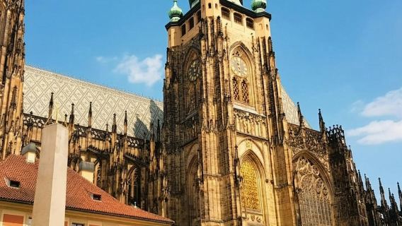 Castillo de Praga: Billete de entrada + Guía de audio + Traslado en minibús solo ida