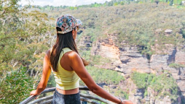 Blue Mountains Dual Valley Scenic Walk Day Tour from Sydney: Leura, Three Sisters & Govetts Leap