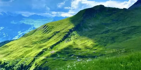 瑞士因特拉肯-少女峯-歐洲之巔-瀑布小鎮-門票自理-包車暢遊
