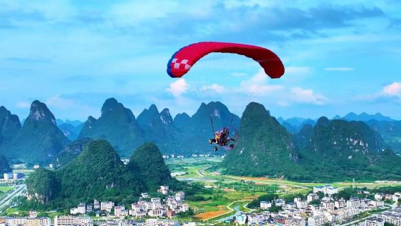Esperienza di volo in parapendio con Yansha a Yangshuo - Passeggiata tra le nuvole