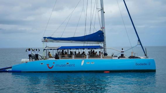 Boavista Catamaran Cruise with Lunch at beach restaurant
