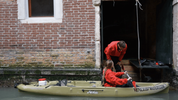 Venice: 60' Quick Kayak Tour of Venice with guide