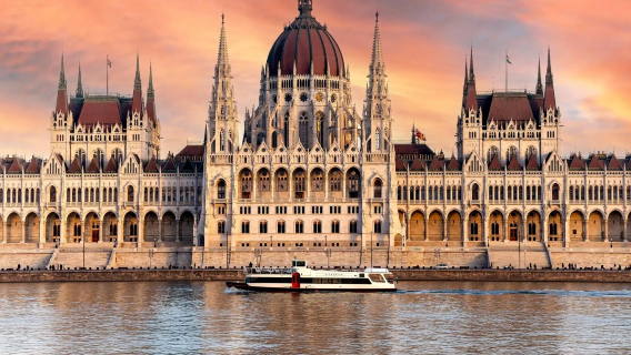 Budapest, Hungary Danube premium sightseeing cruise tour 1 hour