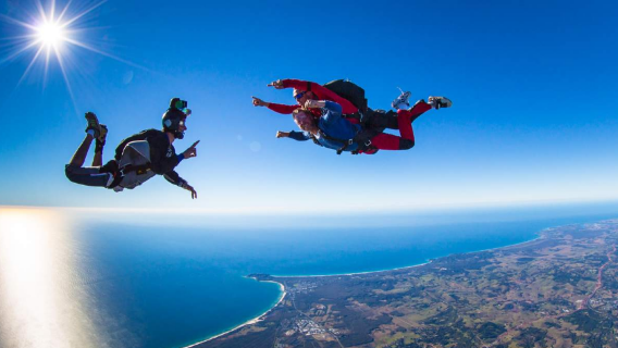 Experiencia de salto en paracaídas en tándem en Byron Bay