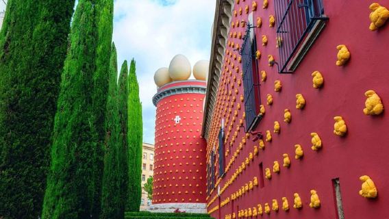 Girona & Dali Museum Small Group Tour with Pick-up from Barcelona