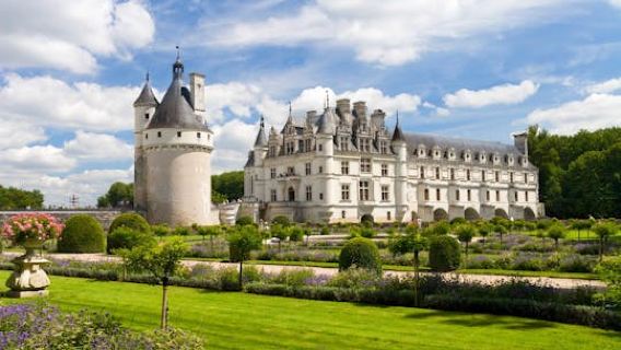 Day trip to Chambord, Chenonceau and Amboise from Paris with wine tasting