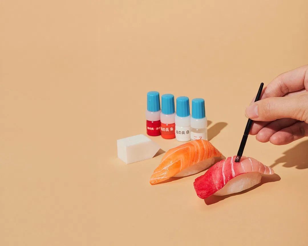 Créez un porte-clés ou un aimant alimentaire en plastique