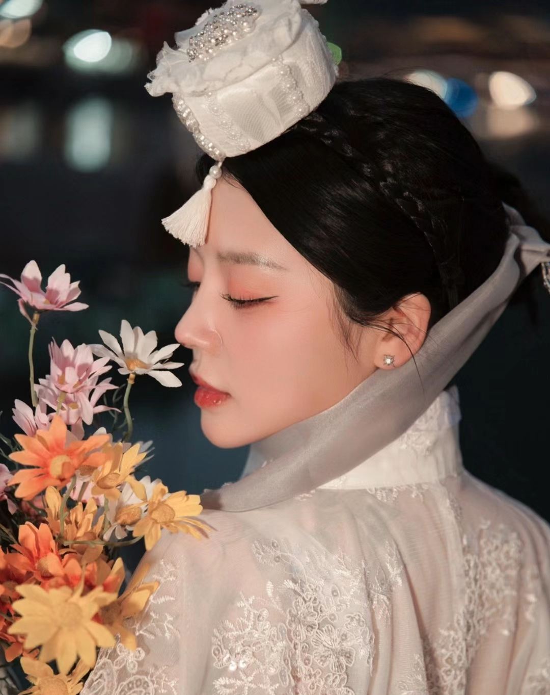 ถ่ายรูปท่องเที่ยวหวงสือ[ไกด์ส่วนตัวพร้อมถ่ายรูป+ถ่ายวิดีโอโดรน+แต่งหน้าและเสื้อผ้า+ออกแบบทริป+ให้ไฟล์รูปทั้งหมด+ไม่จำกัดจำนวนคน]