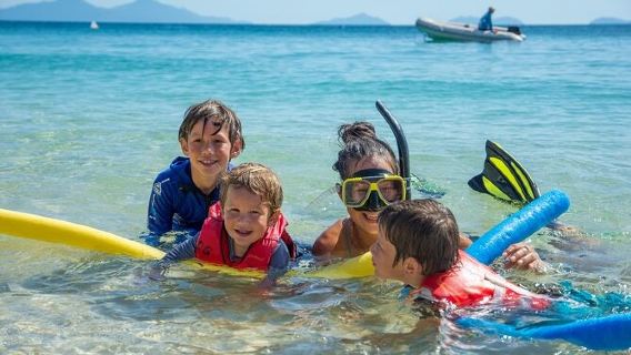 Frankland Islands Reef: Guided Day Cruise from Cairns + Snorkeling + Lunch