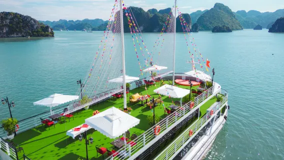 Apollo Premium 5-Star Ha Long Bay Cruise: Limousine, Jacuzzi, Kayaking,Caves & Buffet