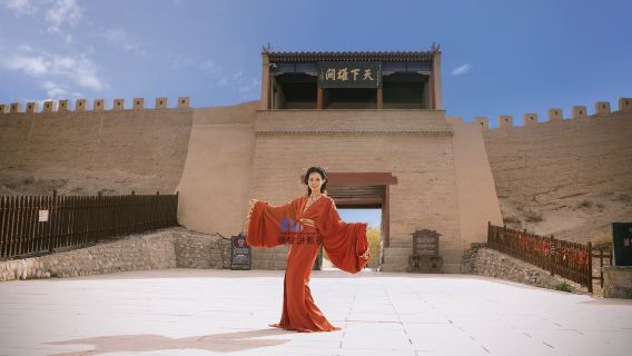 嘉峪関Tripメモリー【ドライバー兼ガイド兼Tripメモリー+ドローン空撮ミニムービー+メイク・衣装+旅程カスタマイズ+未編集写真全データ提供+人数無制限】