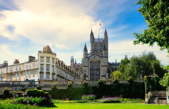 英國牛津+油畫小鎮科茨沃爾德+巴斯小鎮一日遊｜牛津中文包車