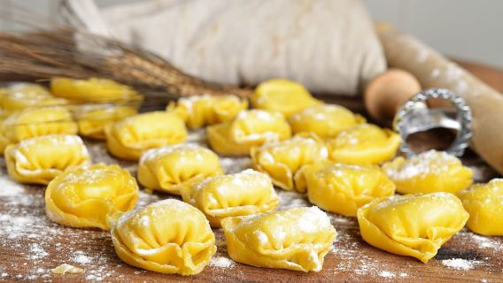Perugia: Corso di ravioli, pasta e tiramisù a casa di un abitante del posto