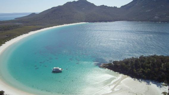 Coles Bay: Wineglass Bay Adults-Only Cruise with Lunch